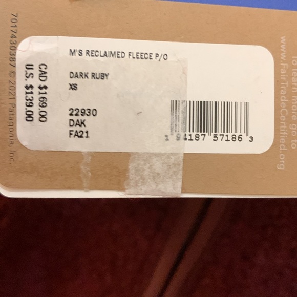 NWT Patagonia reclaimed fleece pull over in dark ruby - Picture 4 of 6